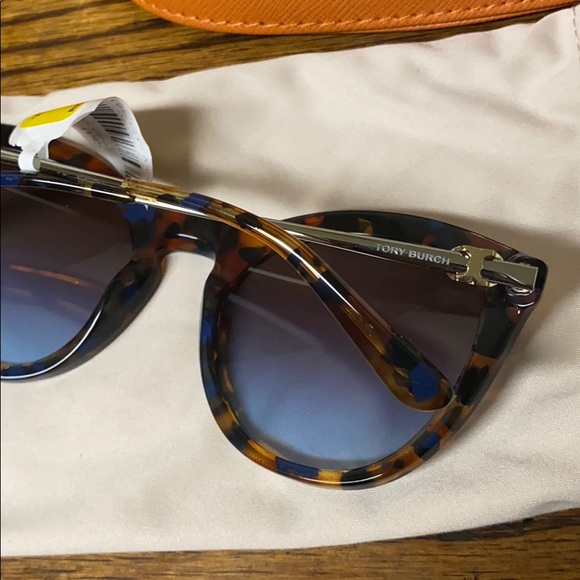 TORY BURCH SUNGLASSES - Picture 7 of 8